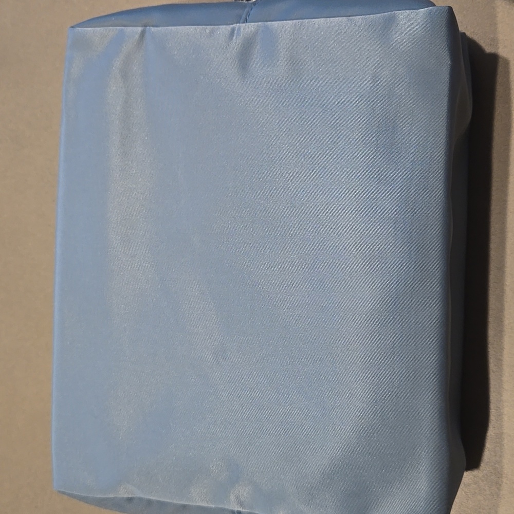 New never used GUCCI zipper pouch clutch bag in beautiful Blue Silver 8x6 1/2 in - Picture 3 of 9